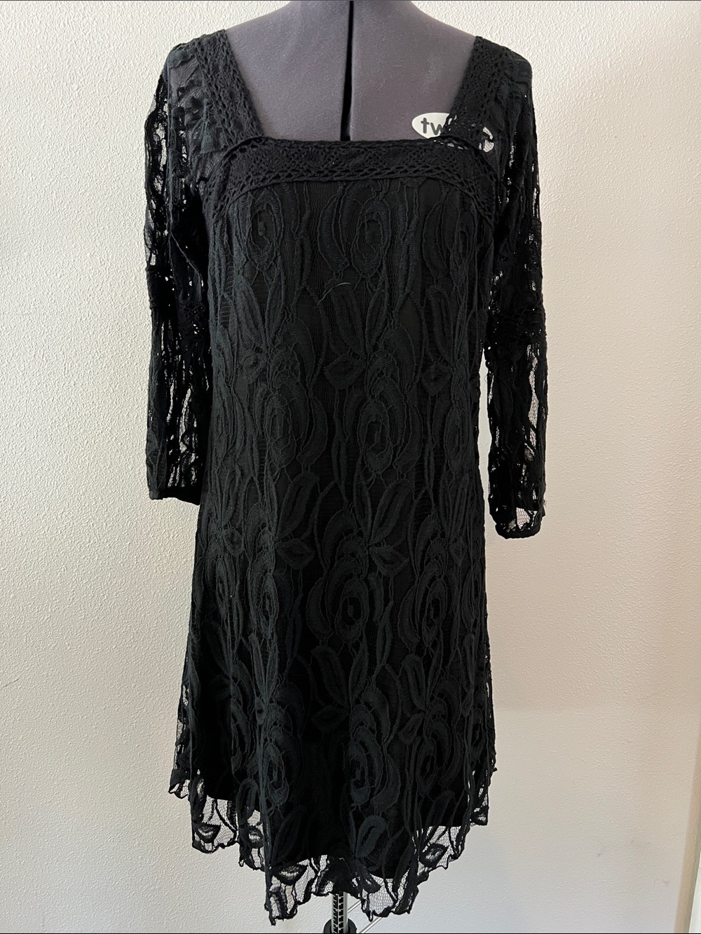 Solitaire Black Lace Square-Neck Long Sleeve Dress